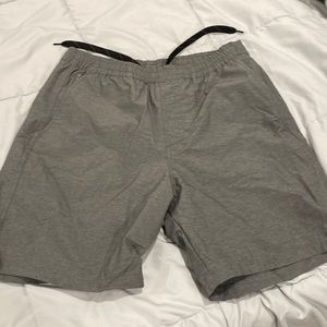 Gap fit small tech shorts 7”